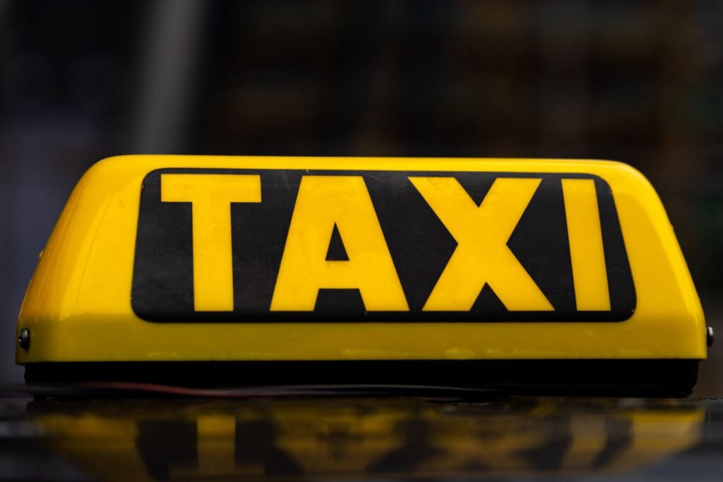 Taxi à Trou-aux-Biches : réserver et préparer sa course
